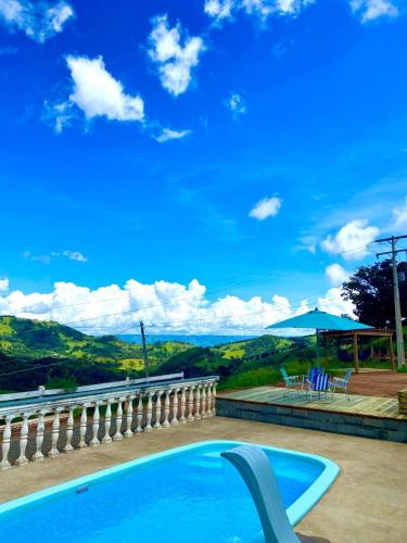 Chalé Mirante da Colina 10 com hidro privativa, café da manhã e piscina