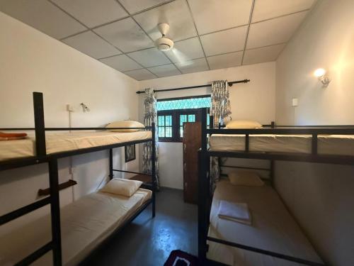 Dihein surf Hostel – khách sạn tại Bãi biển Midigama