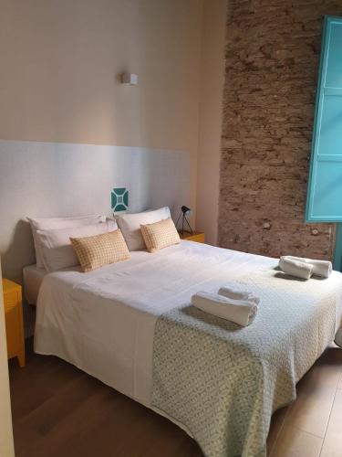 Double Room with Balcony image 10