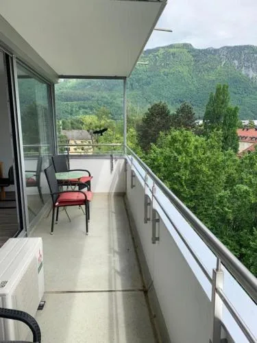 501, Schlafzimmer, Wohnzimmer, Küche und Bad mit Bergblick in Bad Reichenhall, Deutschland