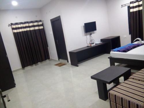  Hotel Indraprastha in Balangira