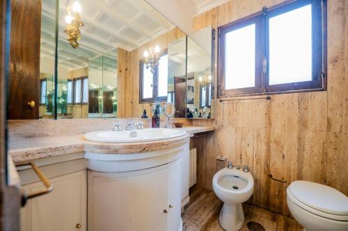 Pantheon Terrace 2 BR Apartment - image 14