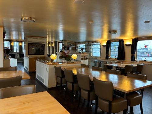 Hotelboat Iris, Amsterdam (photo 7)
