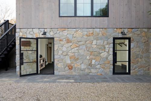 Hotel Moraine - image 8