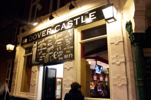 Pub/Lounge, Dover Castle Hostel in Waterloo and Southwark