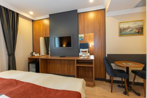 Double or Twin Room image 9