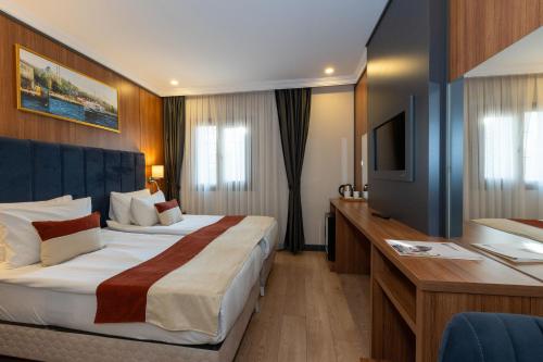 Double or Twin Room image 8