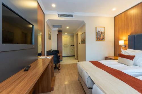 Double or Twin Room image 7