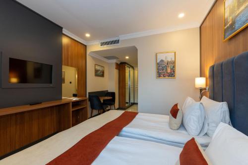 Double or Twin Room image 4