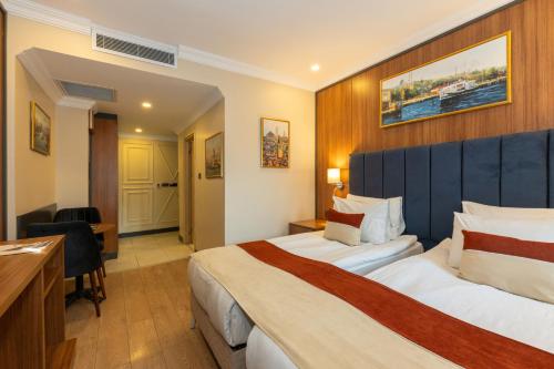 Double or Twin Room image 3