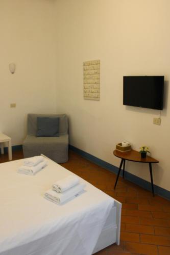 Double Room with Shared Bathroom image 10