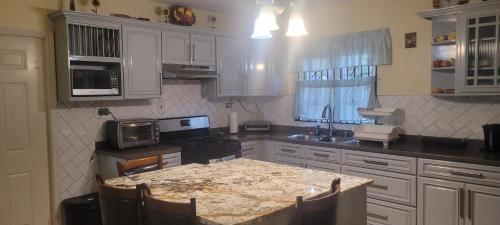 Luxury Vacation Villa St Catherine in 스패니쉬 타운