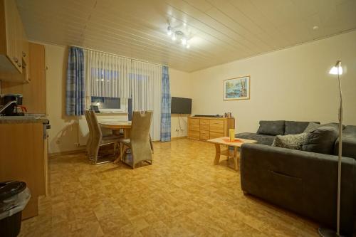 2 bedrooms, 4 beds