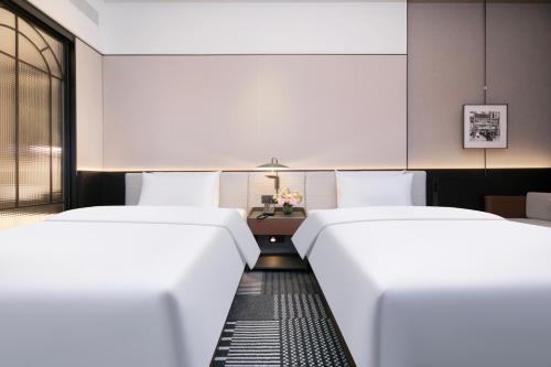 Madison Hotel Wuhan Jianghan Road Pedestrian Street – Wuhan, OH