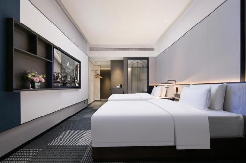 Madison Hotel Wuhan Jianghan Road Pedestrian Street – Wuhan, OH