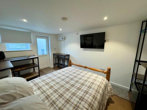 Exterior view, The Shack 1 bedroom apartment in St Columb Minor