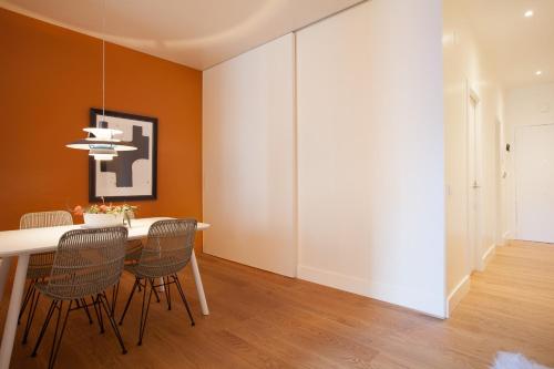 Two-Bedroom Deluxe Apartment with Terrace image 10