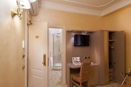 Hotel Fellini - image 2