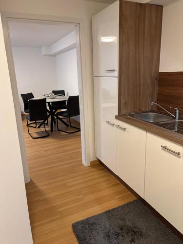 Konyha, M&L Appartement in Troisdorf