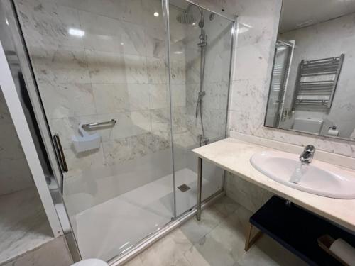 Apartamentos City Beach - image 3