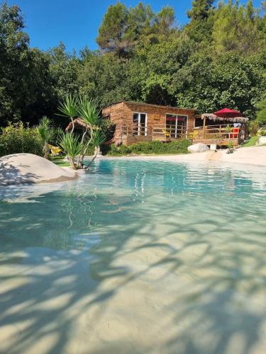 Le chalet au bord du lagon gîte à louer L'Escarène