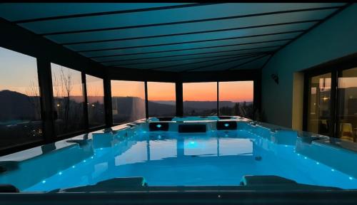 spa de nage et jacuzzi à Séverac d'Aveyron gîte à louer Lapanouse