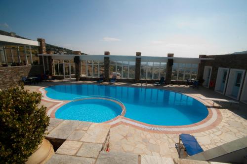 Aiolos Hotel Andros in Ménites