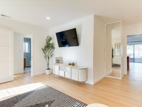 Facilities, Modern 4 bedroom in San Fernando in Santa Clarita