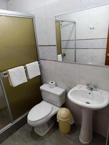 Triple Room with Private Bathroom image 2