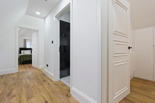 Beautiful Home, Free Parking For Large Groups Sleeps 10 Book Now! in Holbury and North Blackfield