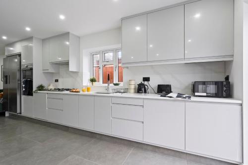 Зручності, Beautiful Home, Free Parking For Large Groups Sleeps 10 Book Now! in Holbury and North Blackfield