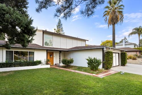 Vista exterior, Adorable 4 bedroom home with Pool & more in Santa Clarita