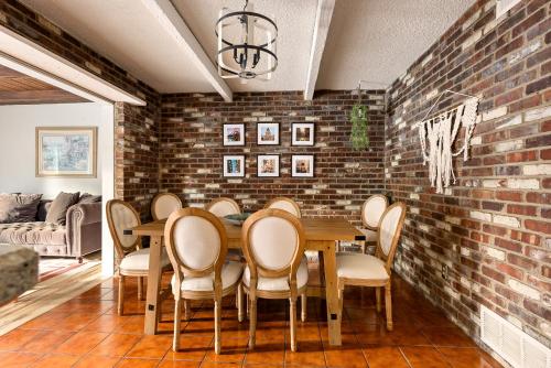 Adorable 4 bedroom home with Pool & more, Los Angeles
