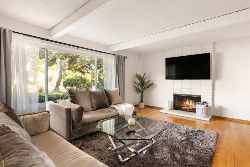 Adorable 4 bedroom home with Pool & more, Los Angeles (fotografie 6)