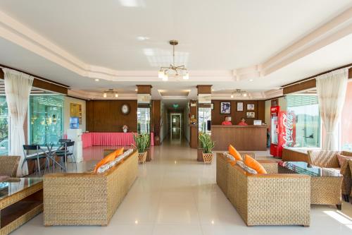 Lobby, Khunyuw Hotel in Fang