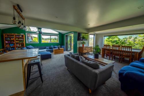 Balcony/terrace, City Convenience & Rural Views in Nelson City in Washington Valley