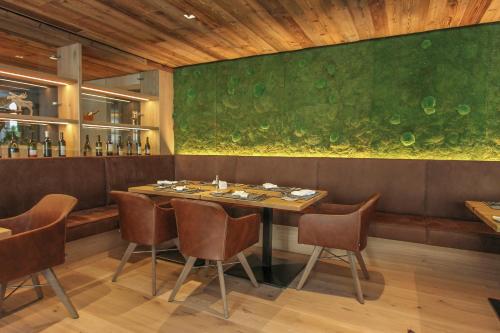 Hotel Edelweiss - image 11