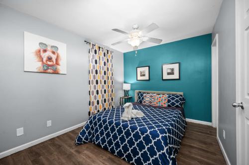 Charming Houston Studio Apt with Free Parking near The Music Box Theater
