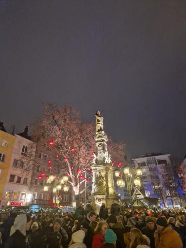 Zentrale Lage in der Nähe von der Uni ,Neumarkt und Köln Messe nur 5 Stationen, Colonia (foto 3)