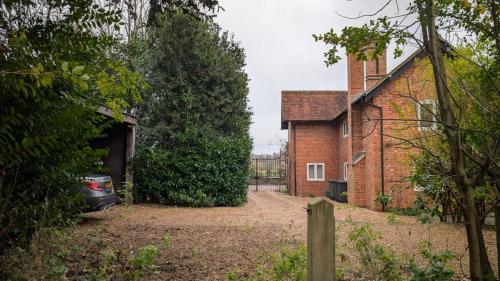 Bucking Lodge in Ripley (Surrey)