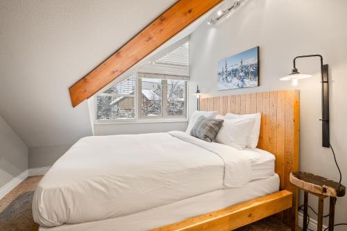 The Nest, Central, Luxury Unit, Free Parking in Whistler, Canada