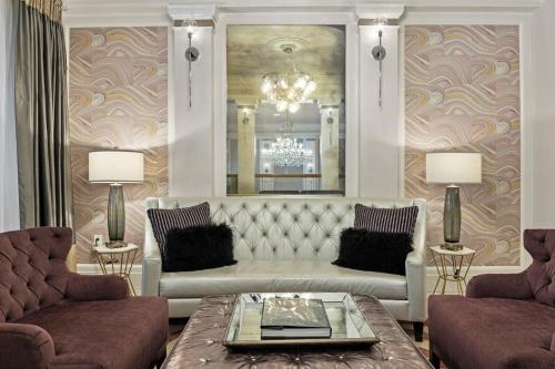 Deluxe Union Square Suites – San Francisco, CA