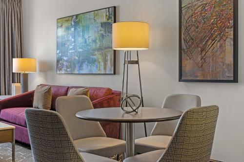 One-Bedroom Suite image 7