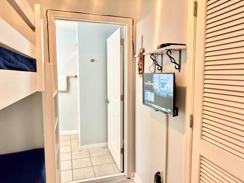 One-Bedroom Apartment image 10