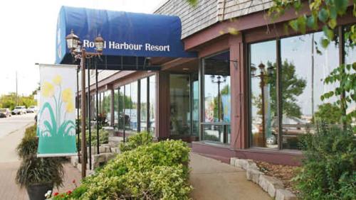 Royal Harbour Resort The 3-star Royal Harbour Resort offers comfort and convenience whether youre on business or holiday in Thornbury (ON). The property offers guests a range of services and amenities designed to provide