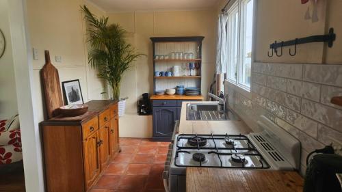 Konyha, Cosy, 1930s Country Style Cottage in Mount Barker WA in Mount Barker (Nyugat-Ausztrália)