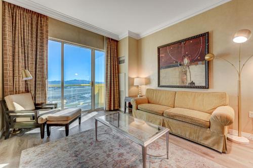 Signature MGM 1 Bedroom Penthouse Suite, Las Vegas (photo 10)