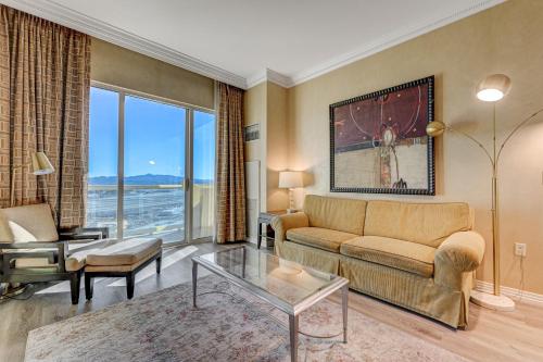 Signature MGM 1 Bedroom Penthouse Suite, Las Vegas (photo 6)