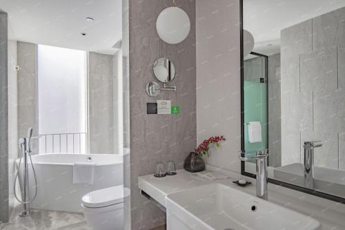 King Suite image 4
