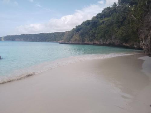 הסביבה הקרובה, Lifou Chez Qaeko in Loyalty Islands